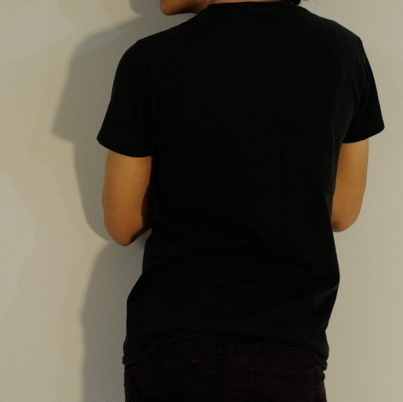 ☆ Graphic Tee ☆ - Picture 3 of 4